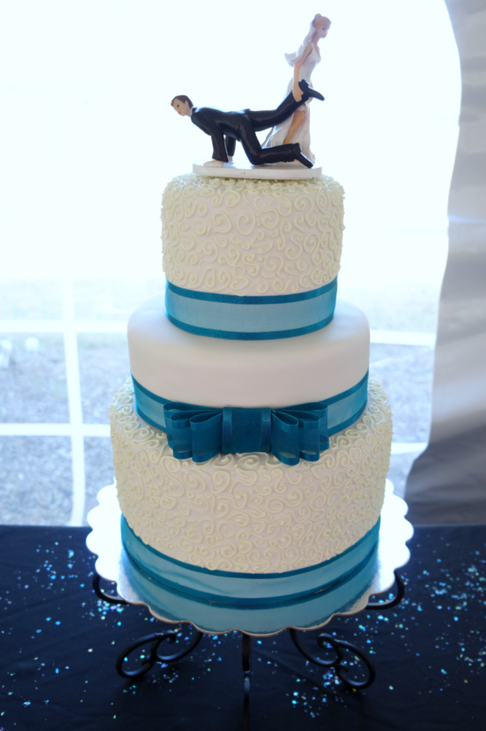 turquoise & white wedding | The Baking Fairy