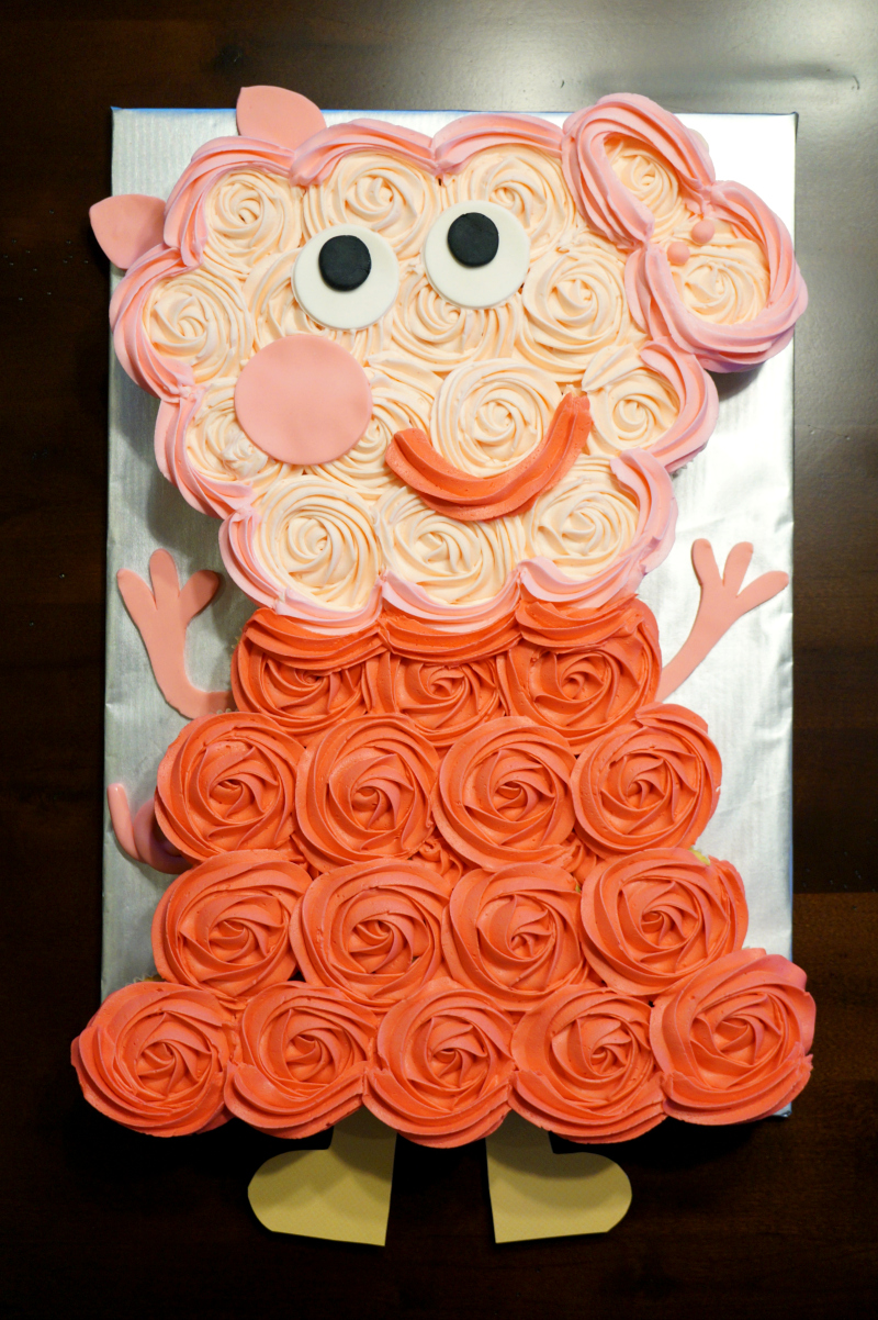 peppa pig cupcake cake | The Baking Fairy