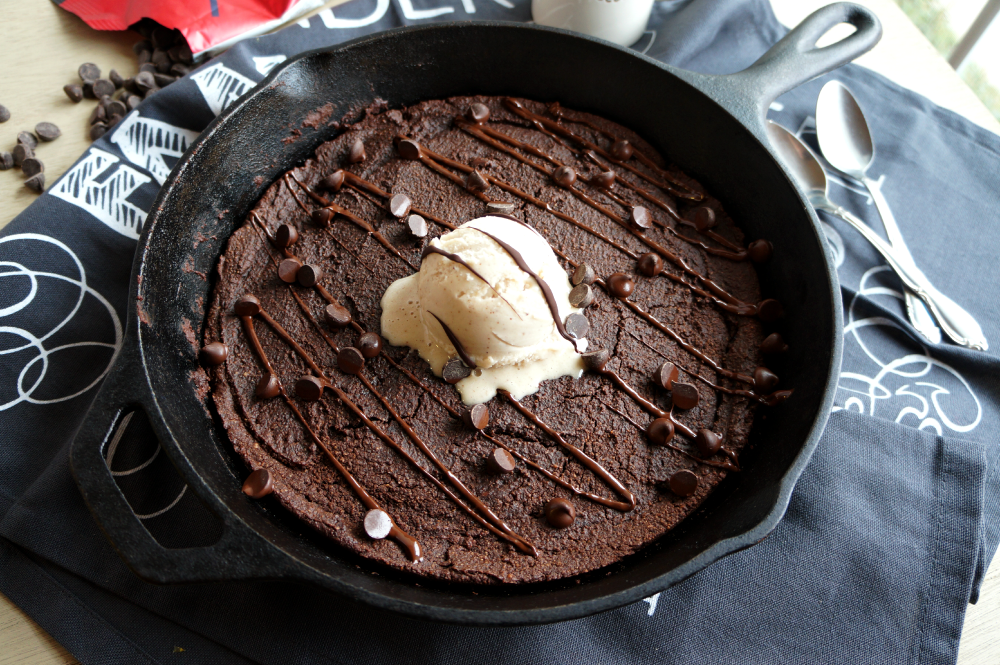 deep dish skillet brownie {vegan + GF} | The Baking Fairy