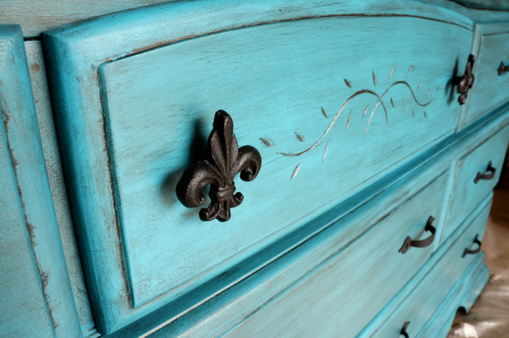 turquoise furniture makeover | The Baking Fairy