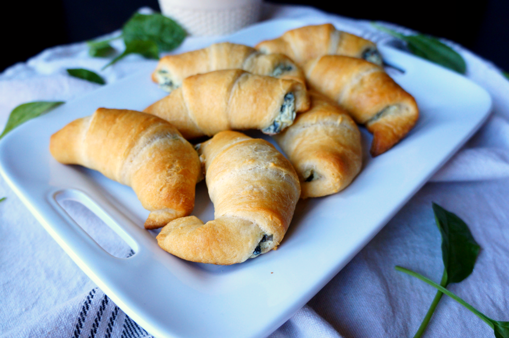 spinach artichoke dip stuffed crescent rolls | The Baking Fairy