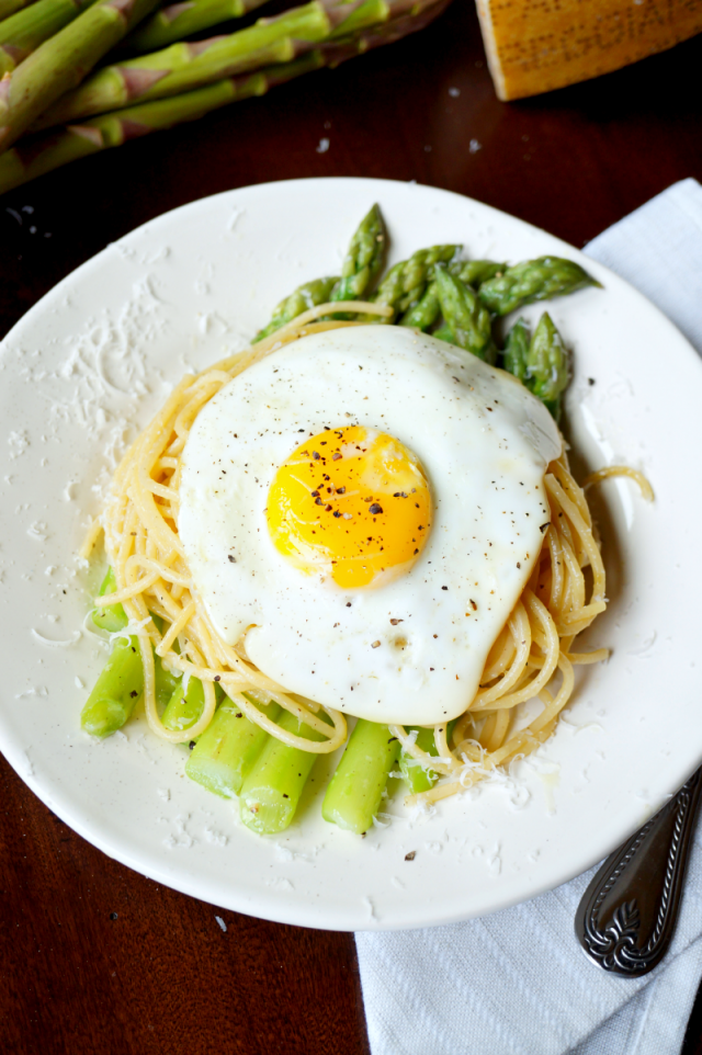 asparagus & fried egg spaghetti The Baking Fairy