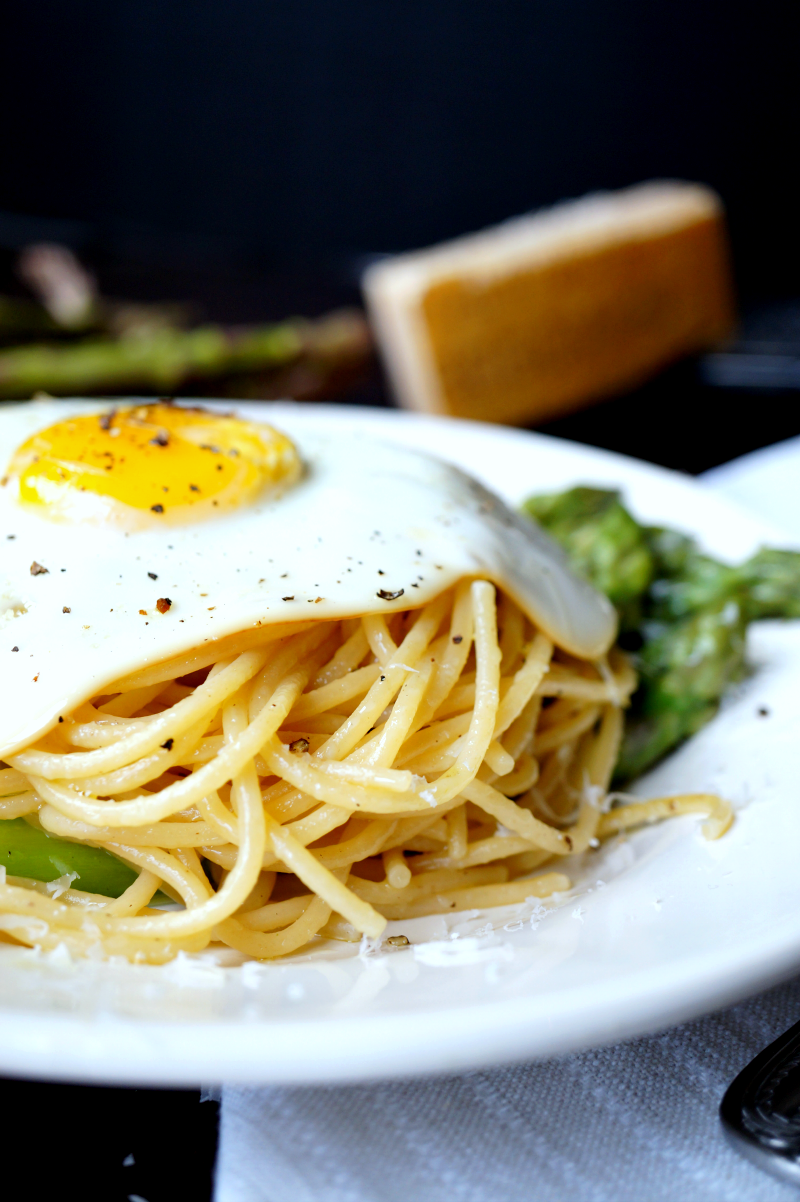 asparagus & fried egg spaghetti | The Baking Fairy