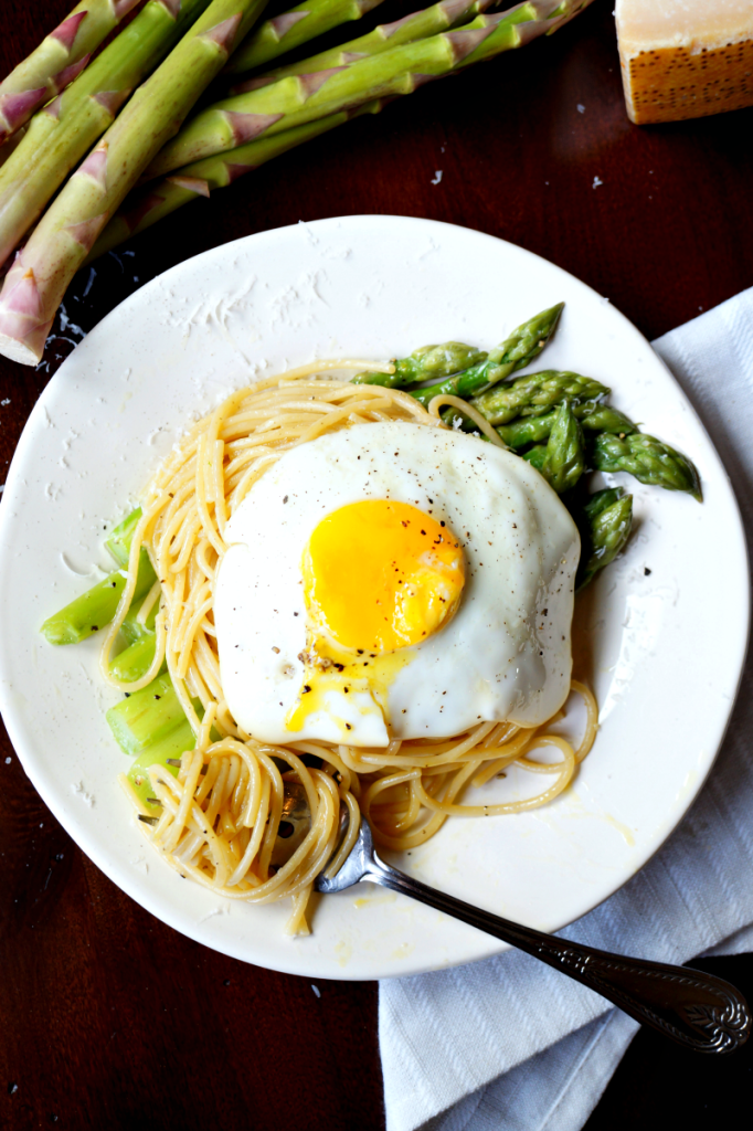 asparagus & fried egg spaghetti The Baking Fairy