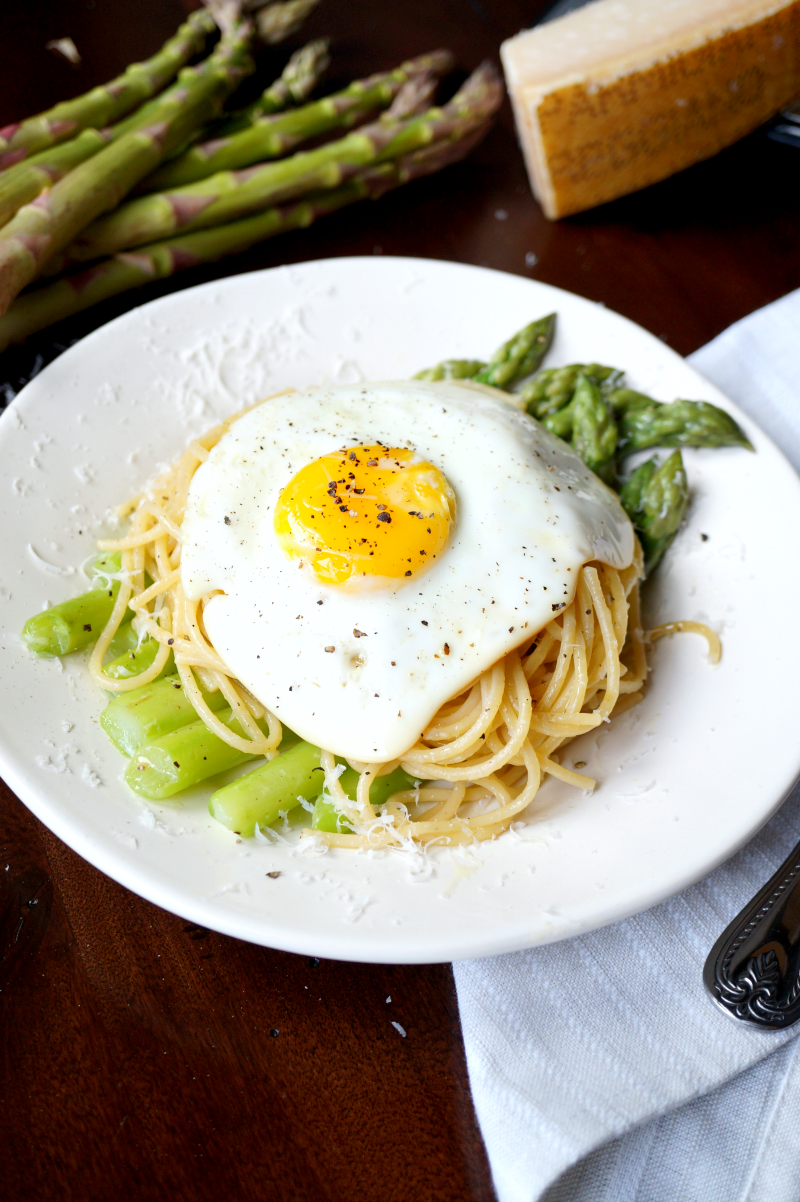 asparagus & fried egg spaghetti | The Baking Fairy