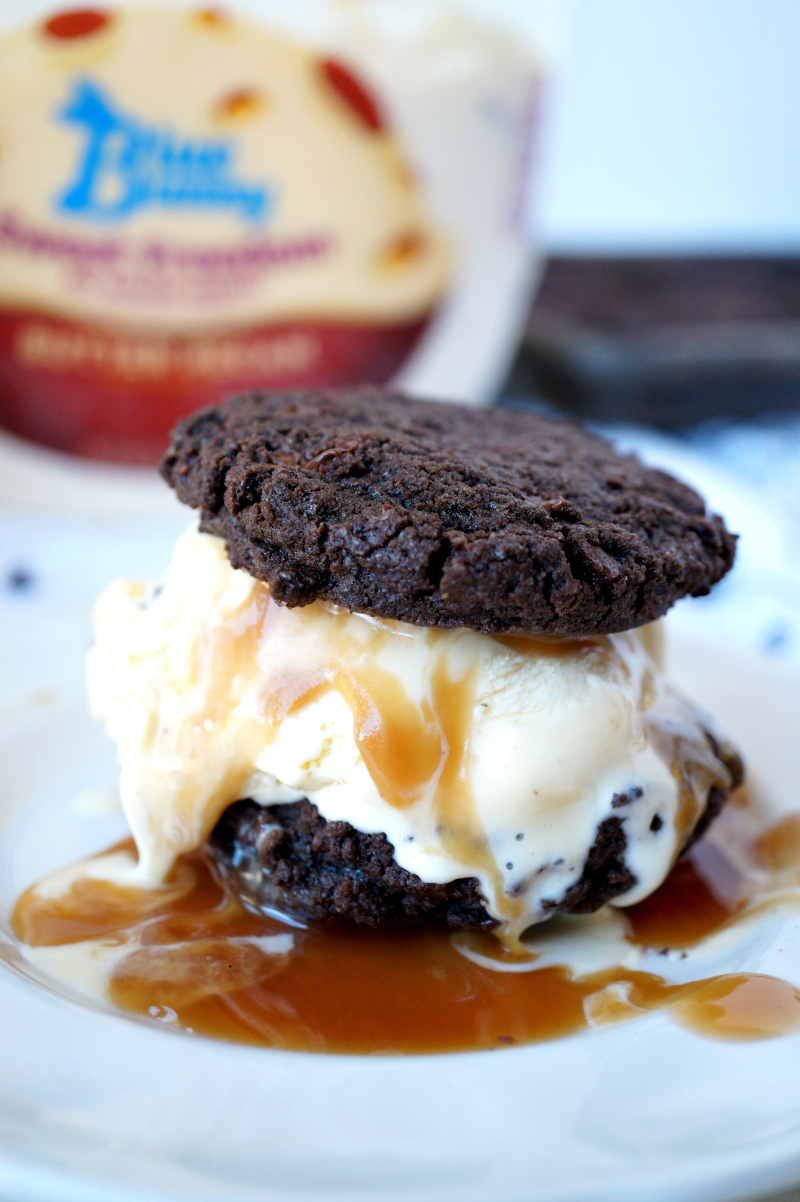 turtle ice cream sandwiches with homemade salted caramel | The Baking Fairy