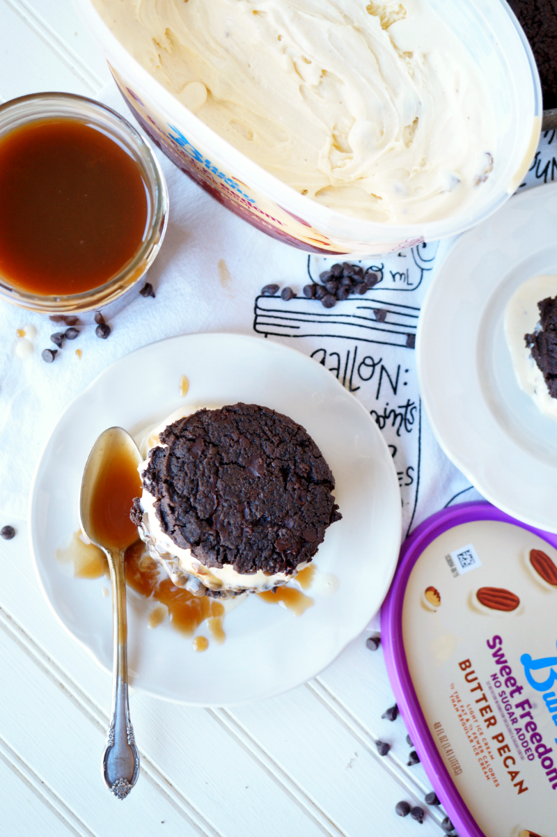 turtle ice cream sandwiches with homemade salted caramel | The Baking Fairy