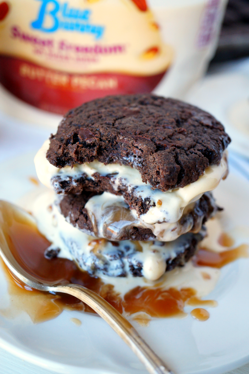 turtle ice cream sandwiches with homemade salted caramel | The Baking Fairy