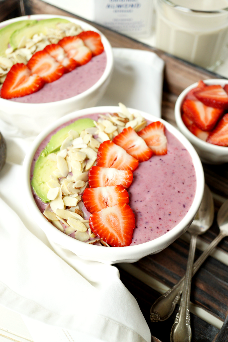 avocado berry smoothie bowl | The Baking Fairy