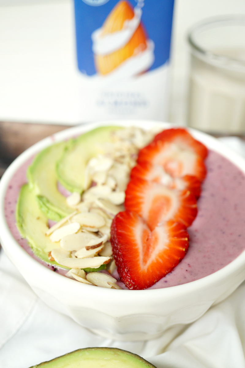 avocado berry smoothie bowl | The Baking Fairy