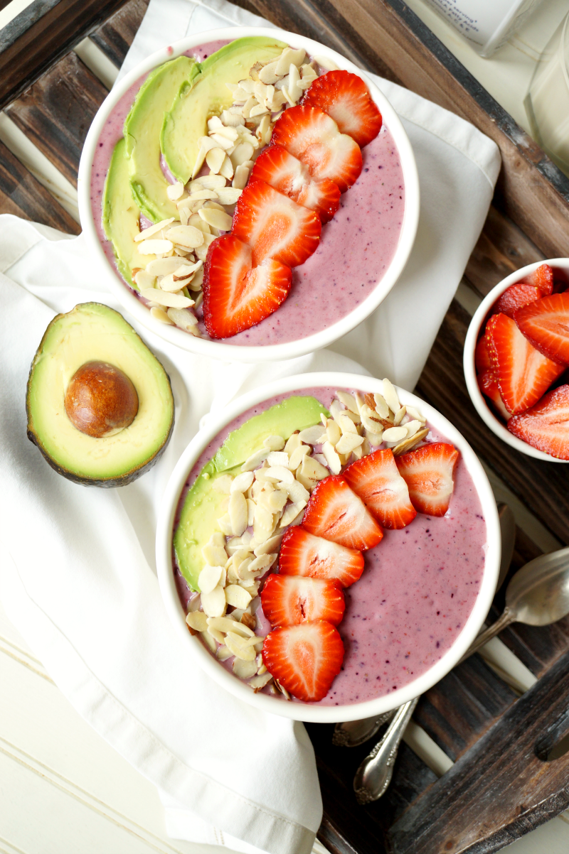 avocado berry smoothie bowl | The Baking Fairy