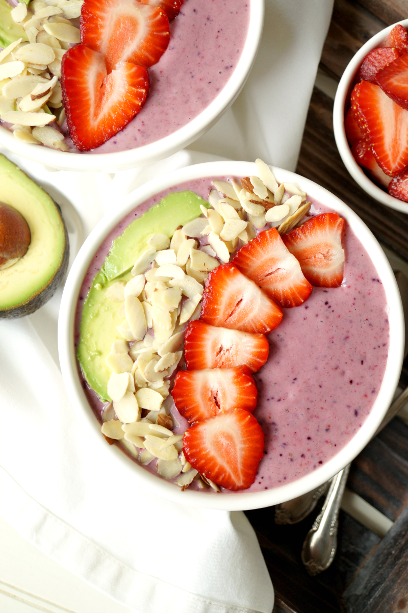 avocado berry smoothie bowl | The Baking Fairy