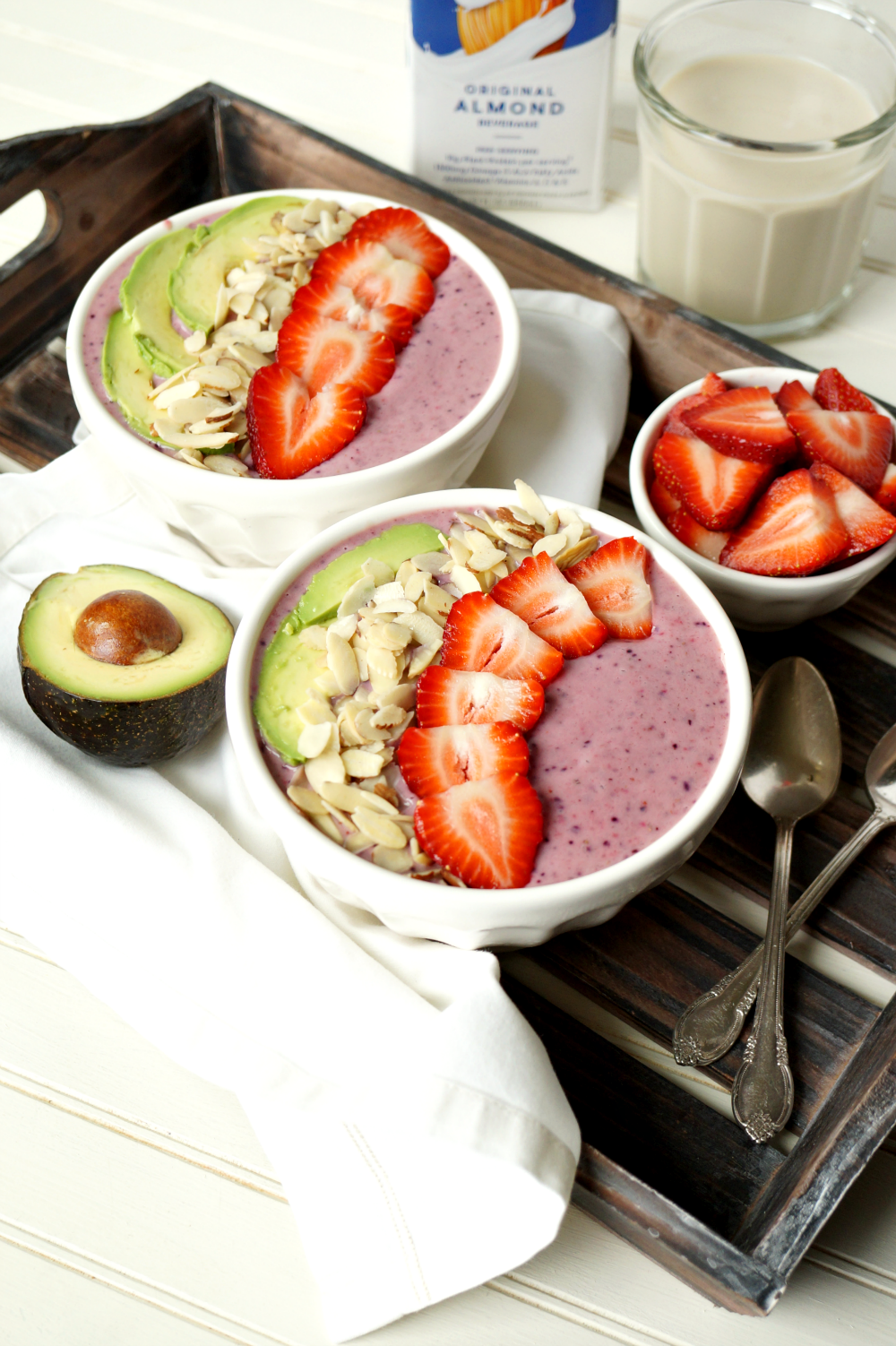 avocado berry smoothie bowl | The Baking Fairy