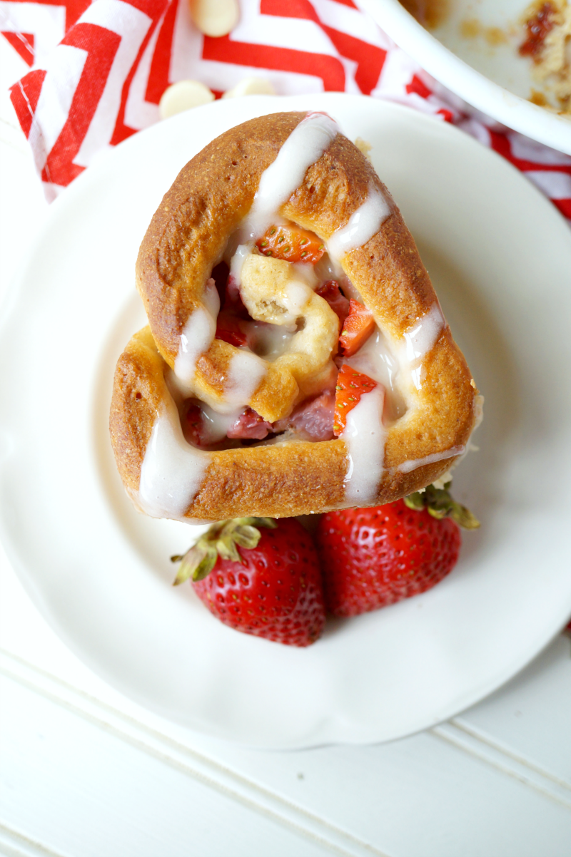 white chocolate strawberry rolls | The Baking Fairy 