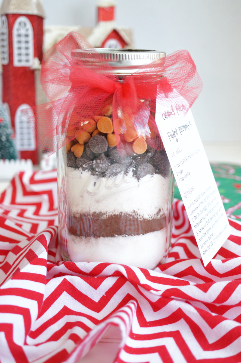 homemade gifts: caramel pecan brownie mix in a jar | The Baking Fairy