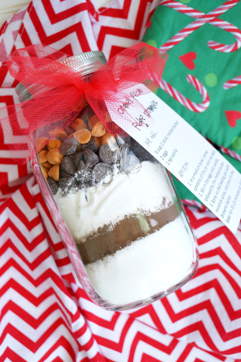 homemade gifts: caramel pecan brownie mix in a jar | The Baking Fairy