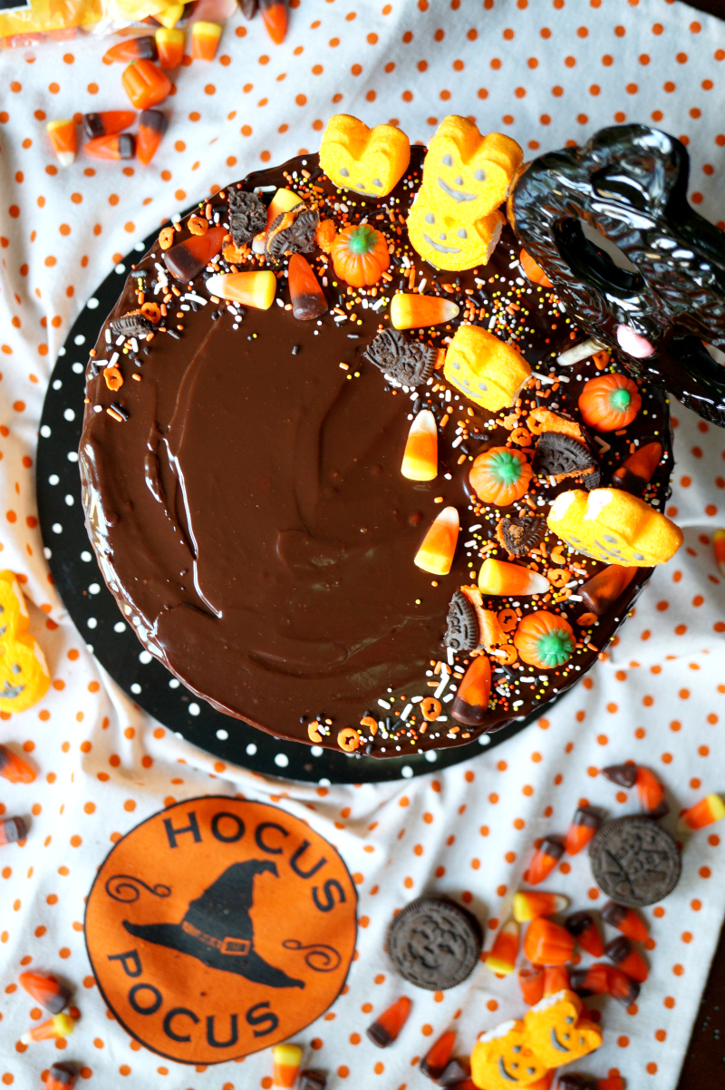 Halloween cookies & cream cake | The Baking Fairy