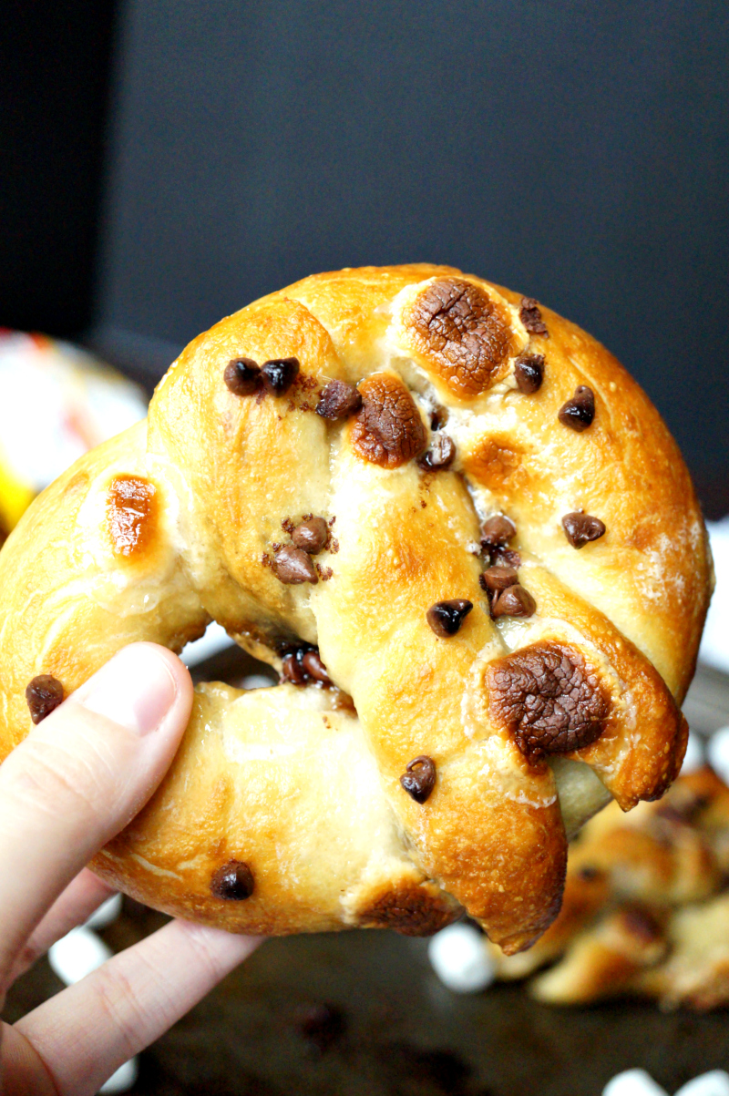 s'mores stuffed pretzels | The Baking Fairy