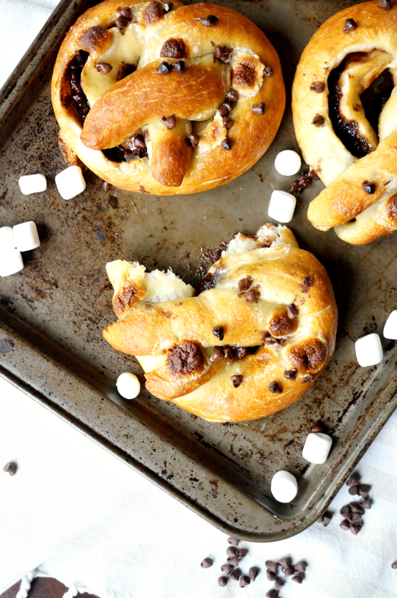 s'mores stuffed pretzels | The Baking Fairy