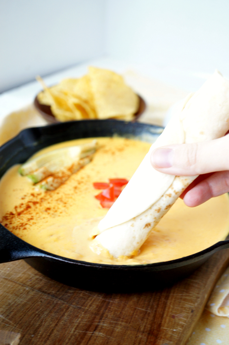 6-ingredient traditional yellow queso | The Baking Fairy