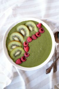 rainbow green smoothie bowl | The Baking Fairy