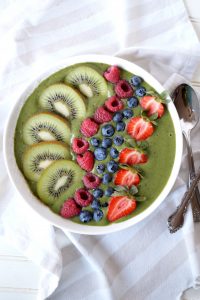 rainbow green smoothie bowl | The Baking Fairy