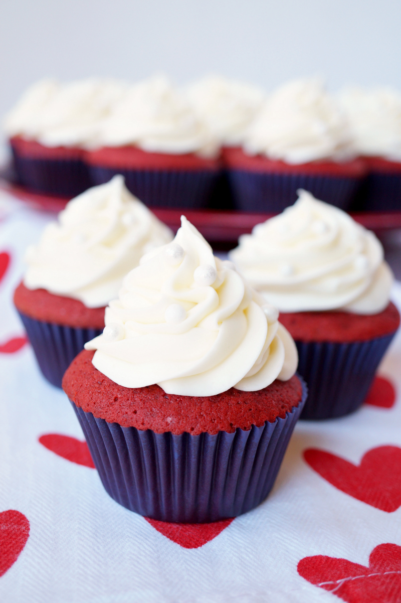 red velvet cupcakes with cream cheese frosting | The Baking Fairy