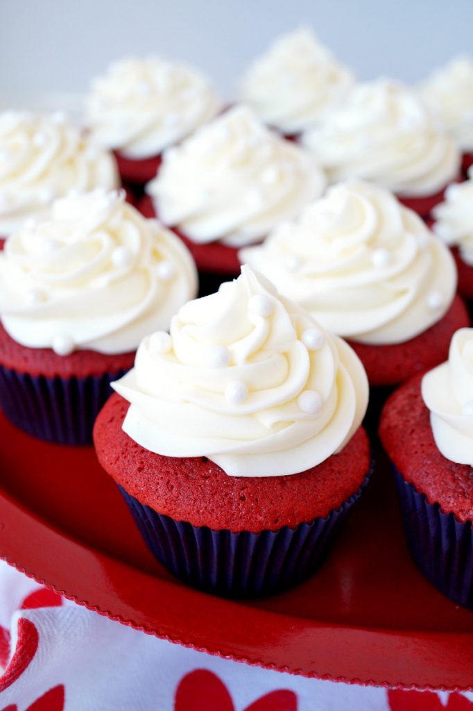 red velvet cupcakes with cream cheese frosting | The Baking Fairy