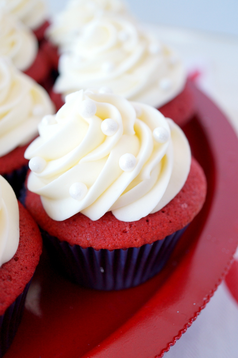 red velvet cupcakes with cream cheese frosting | The Baking Fairy