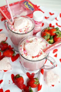 strawberries & cream hot chocolate | The Baking Fairy