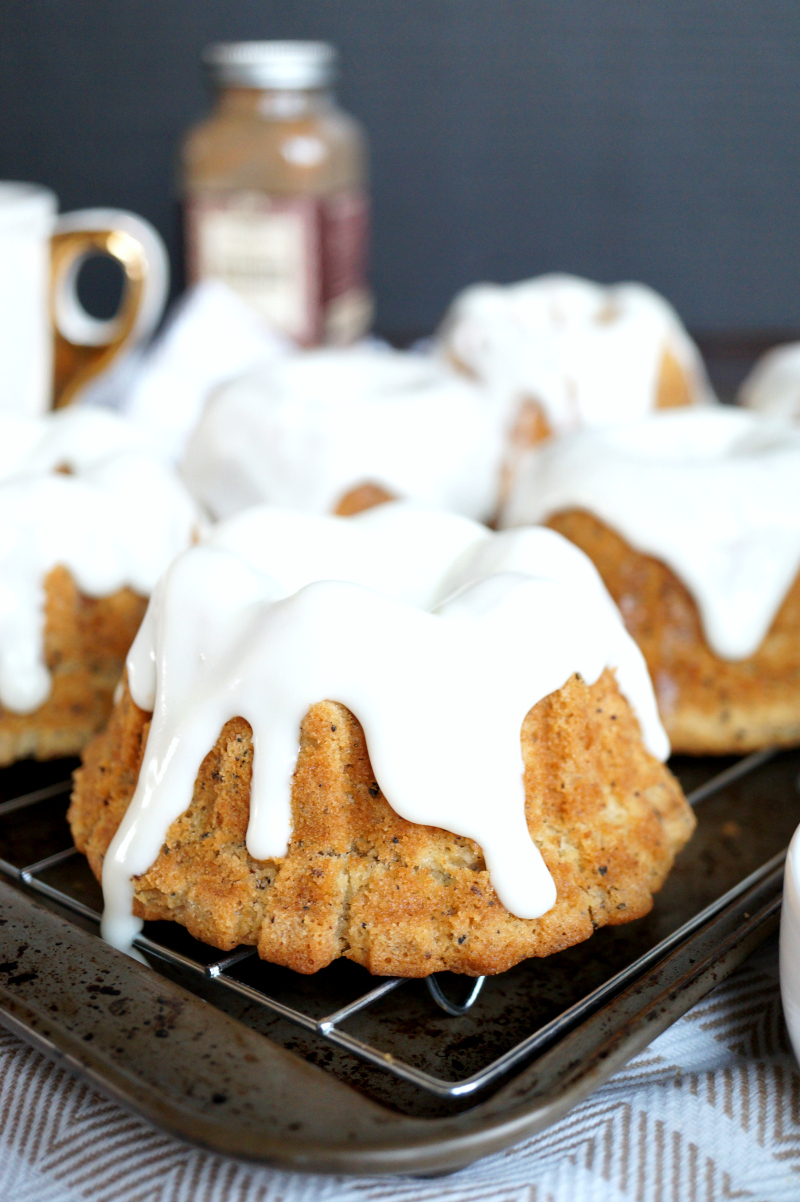 chai tea latte bundt cakes with vanilla glaze | The Baking Fairy