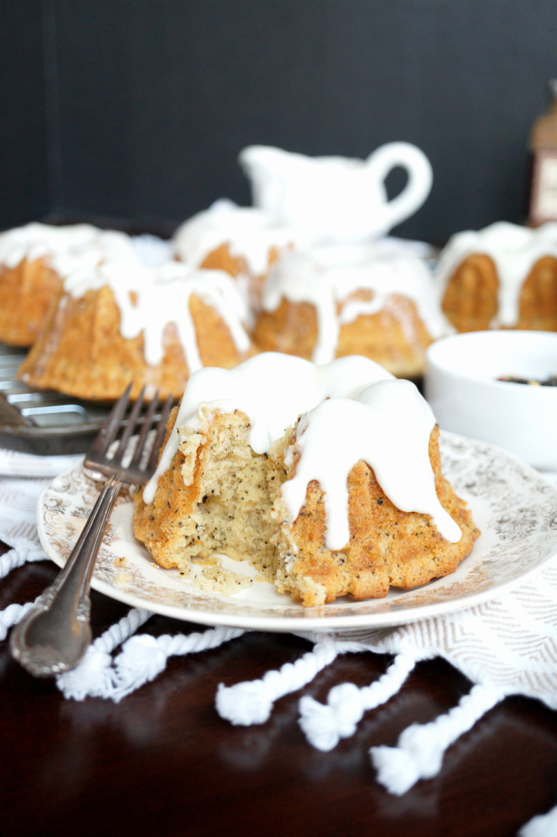 chai tea latte bundt cakes with vanilla glaze | The Baking Fairy