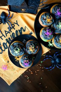 Halloween marble cupcakes with dark chocolate frosting | The Baking Fairy