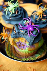 Halloween marble cupcakes with dark chocolate frosting | The Baking Fairy