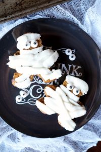 pumpkin chocolate chip mummies | The Baking Fairy
