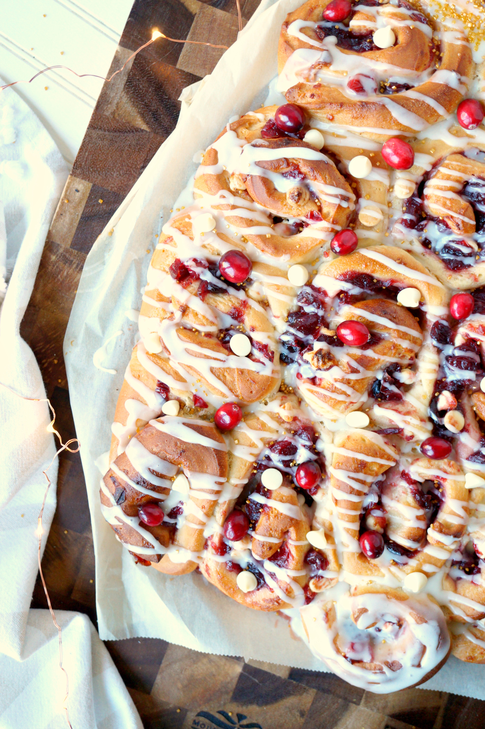 vegan pull-apart cranberry eggnog rolls | The Baking Fairy