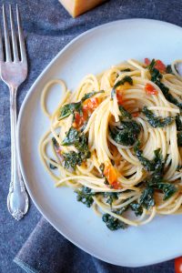 super simple tomato kale spaghetti | The Baking Fairy