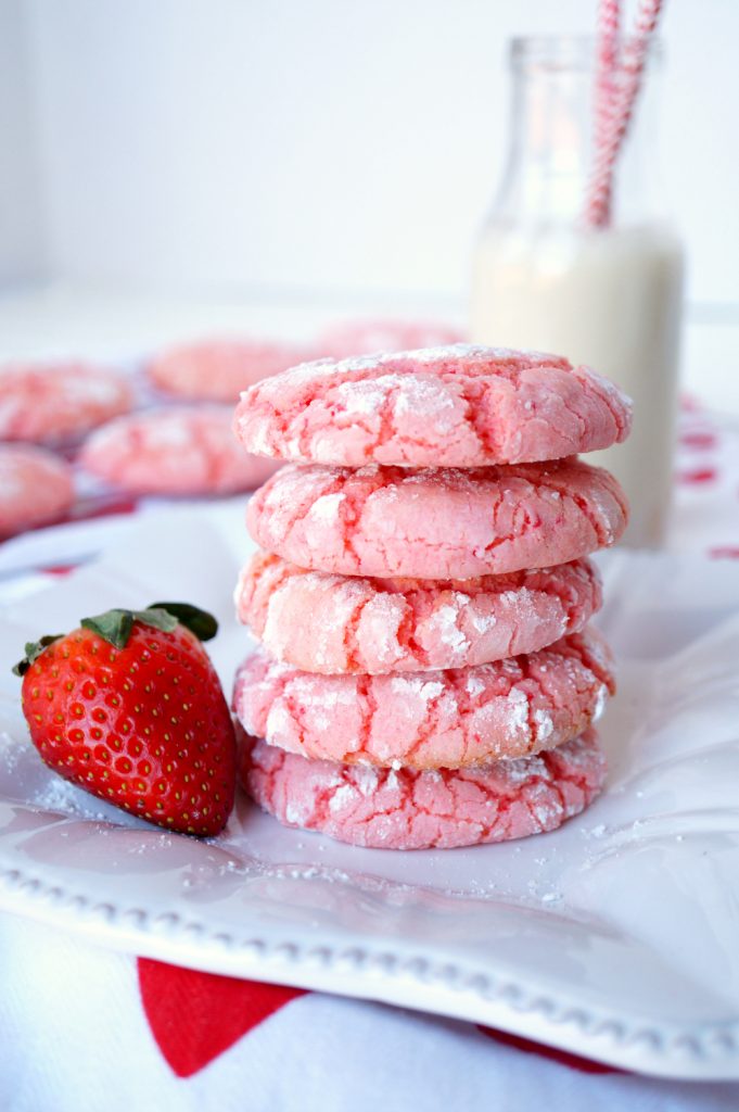 https://www.thebakingfairy.net/wp-content/uploads/2018/02/strawberry_cake_cookies06-681x1024.jpg