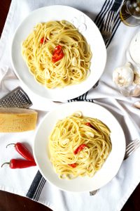 spaghetti aglio, olio & peperoncino | The Baking Fairy