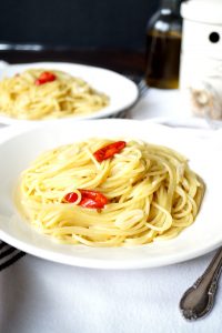 spaghetti aglio, olio & peperoncino | The Baking Fairy