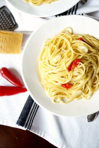 spaghetti aglio, olio & peperoncino | The Baking Fairy