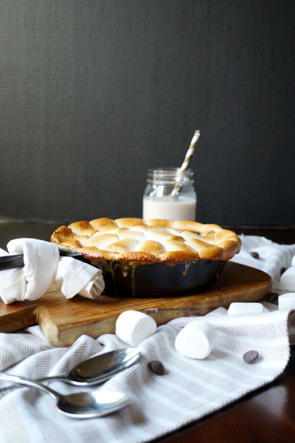 s'mores chocolate chip skillet cookie | The Baking Fairy