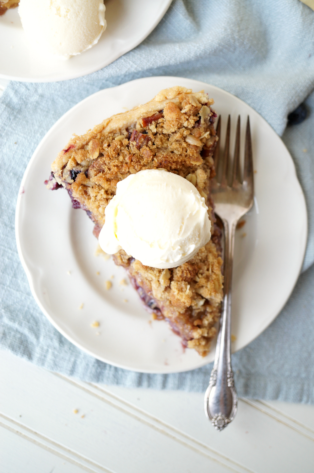 blueberry peach pie with pecan streusel | The Baking Fairy