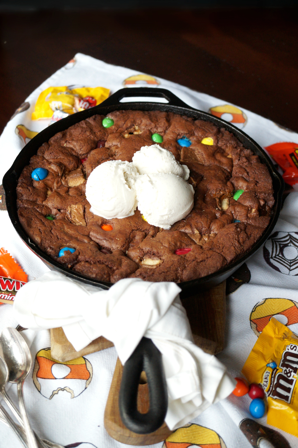 Halloween candy chocolate skillet cookie | The Baking Fairy