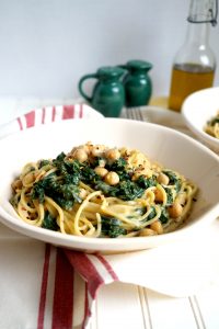 creamy vegan kale & chickpea pasta | The Baking Fairy