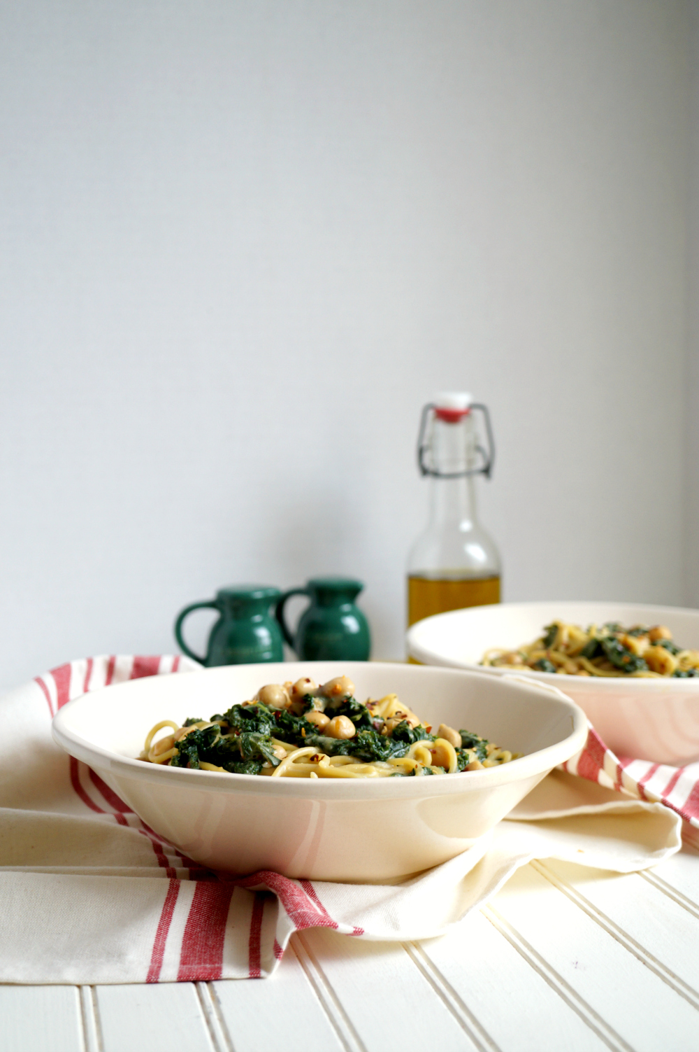 creamy vegan kale & chickpea pasta | The Baking Fairy