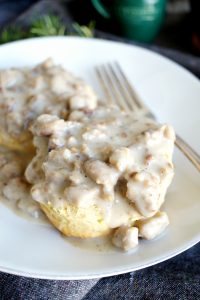 vegan biscuits & gravy | The Baking Fairy #BrunchWeek