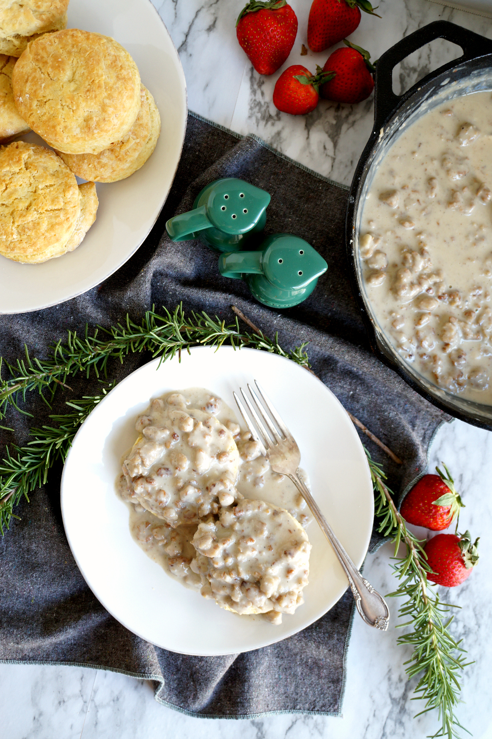 vegan biscuits & gravy | The Baking Fairy #BrunchWeek