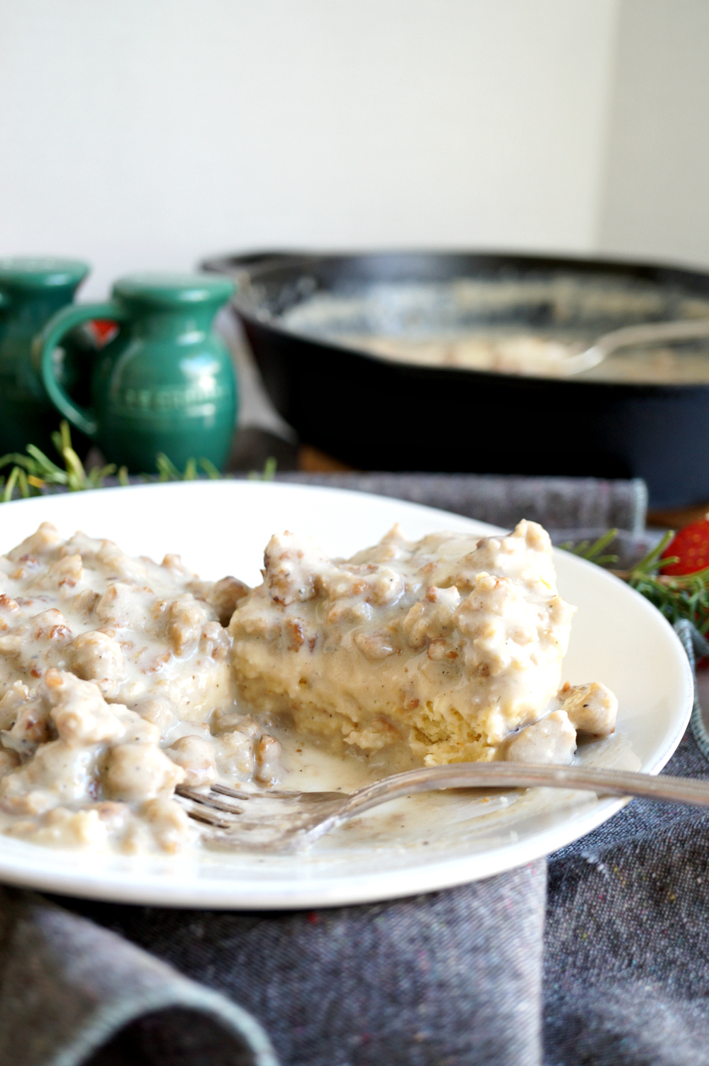 vegan biscuits & gravy | The Baking Fairy #BrunchWeek