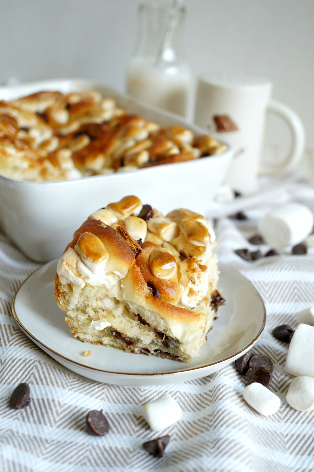 single s'mores roll on plate